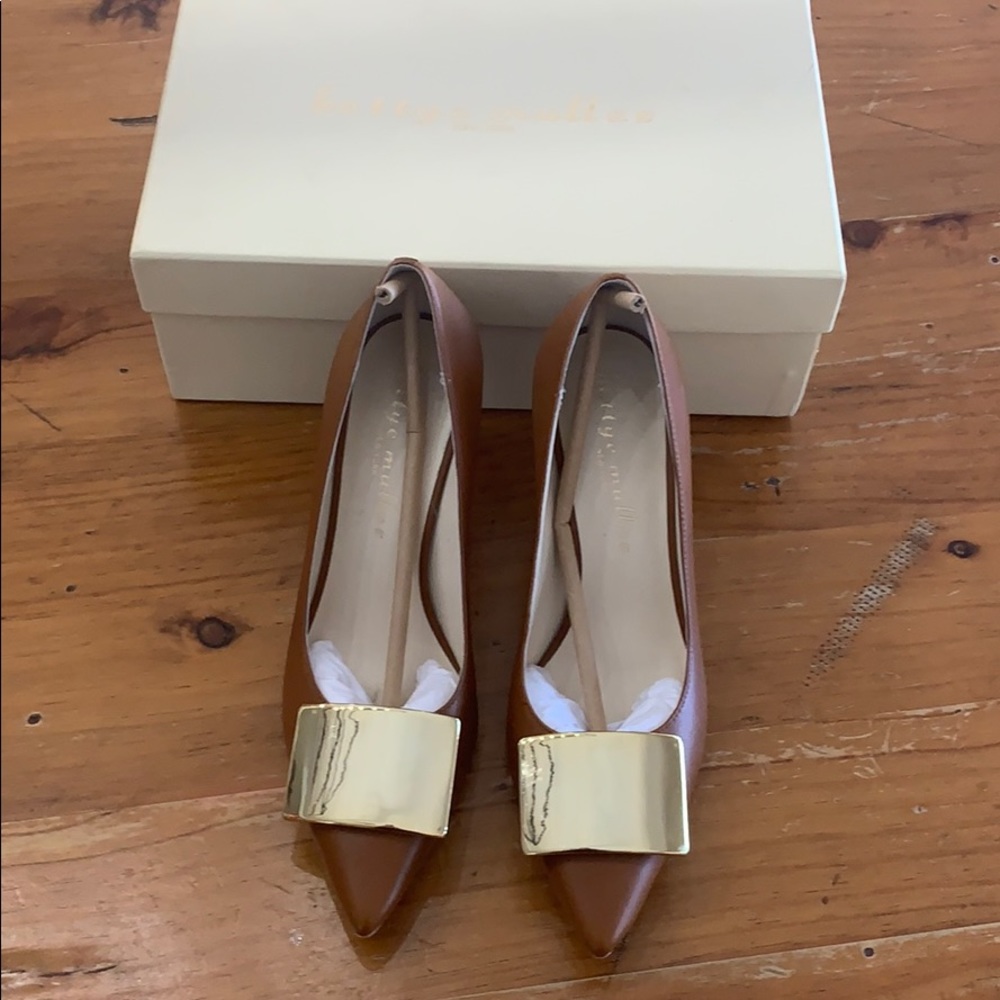 Betty Muller tan kitten heel shoe